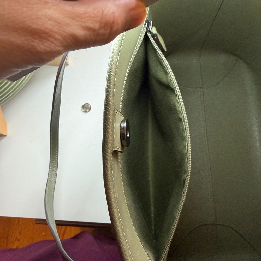 Coach City Tote bag in military green double-face leather - Picture 8 of 12